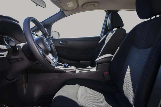 2018 Nissan Leaf - Image 17 of 21