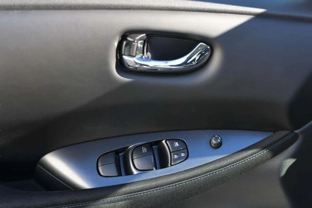2018 Nissan Leaf - Image 15 of 21