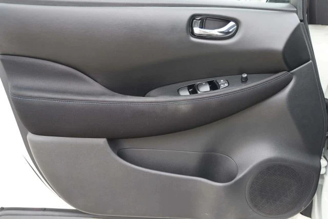 2018 Nissan Leaf - Image 14 of 21