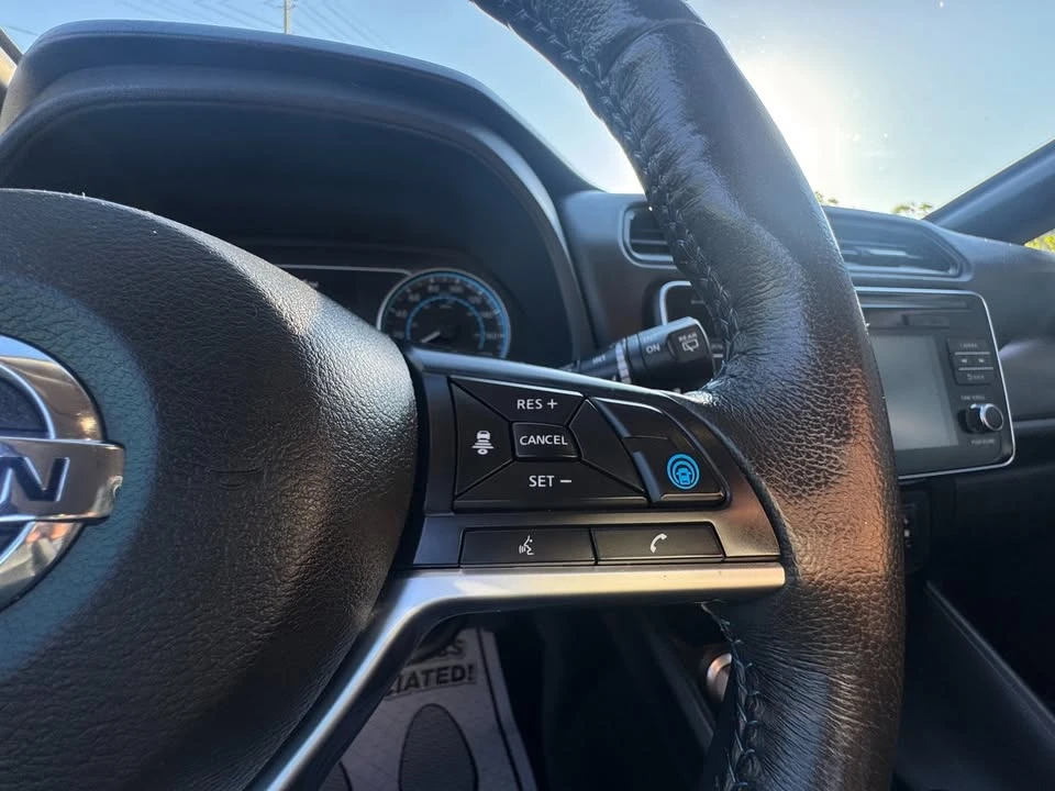 2018 Nissan Leaf - Image 11 of 19