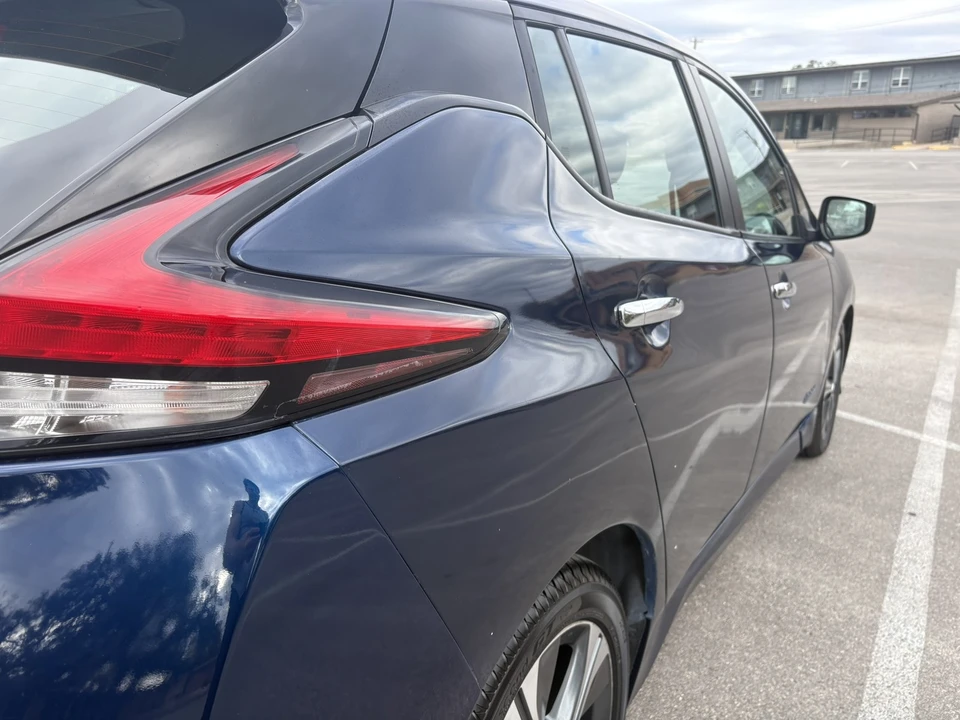 2018 Nissan Leaf - Image 9 of 21