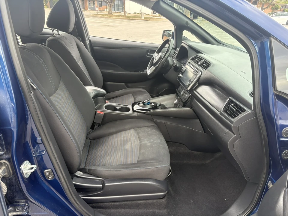 2018 Nissan Leaf - Image 17 of 21