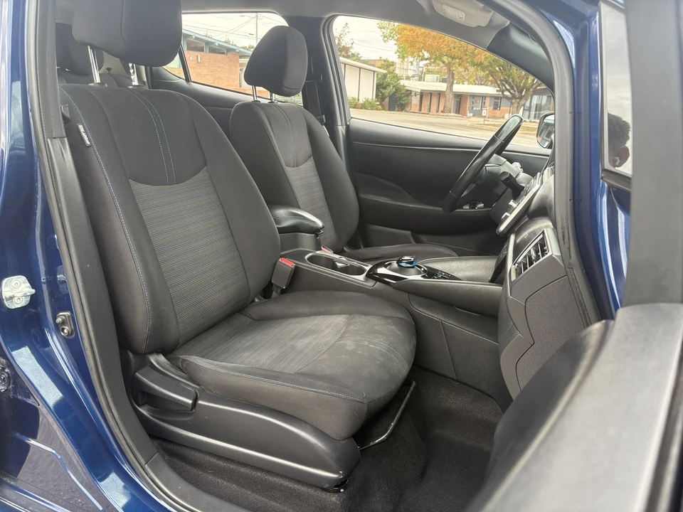 2018 Nissan Leaf - Image 18 of 21