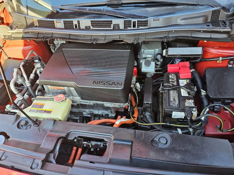 2018 Nissan Leaf - Image 9 of 10