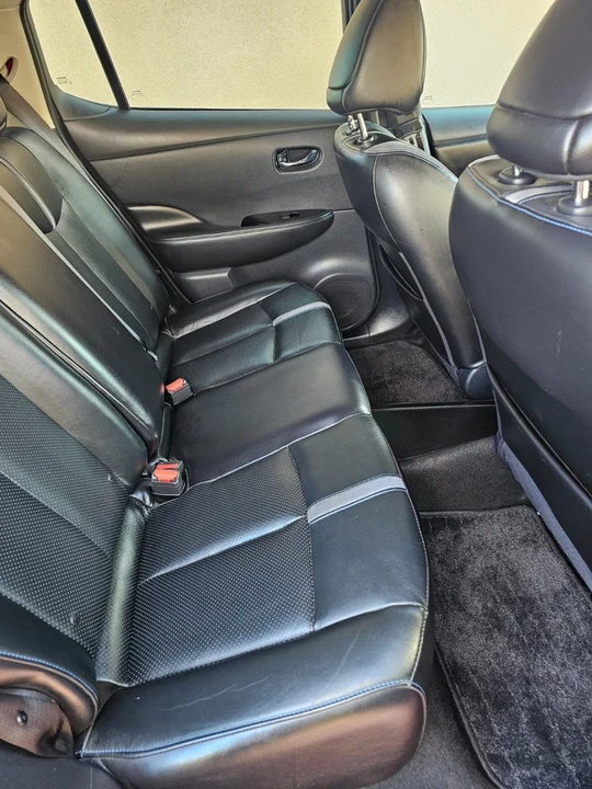 2018 Nissan Leaf - Image 6 of 10