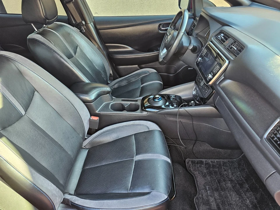2018 Nissan Leaf - Image 7 of 10
