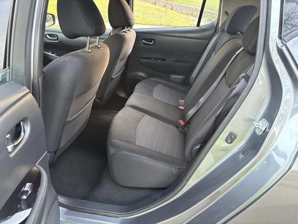 2018 Nissan Leaf - Image 15 of 21