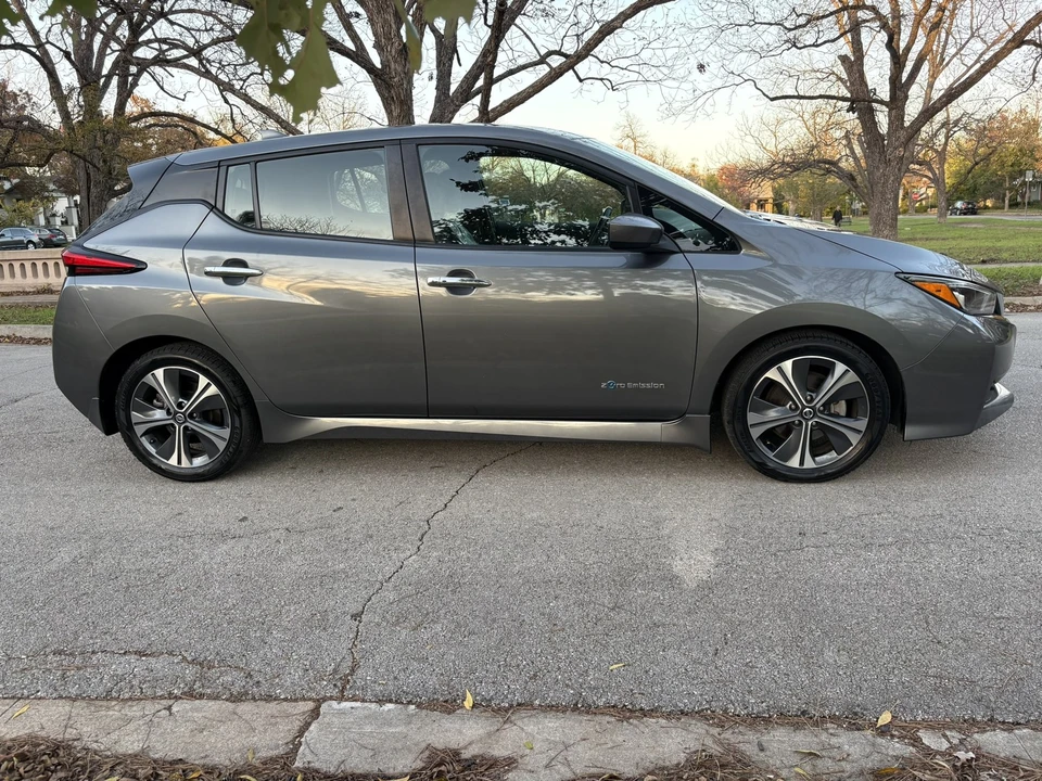 2018 Nissan Leaf - Image 8 of 21
