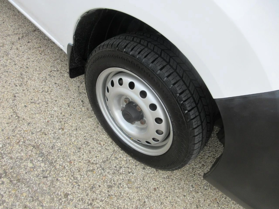 2018 Nissan NV - Image 18 of 31