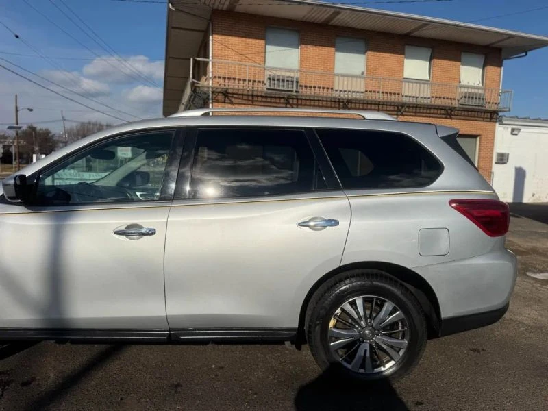 2018 Nissan Pathfinder 4th Gen - Image 9 of 12