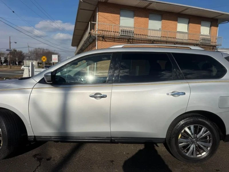 2018 Nissan Pathfinder 4th Gen - Image 8 of 12