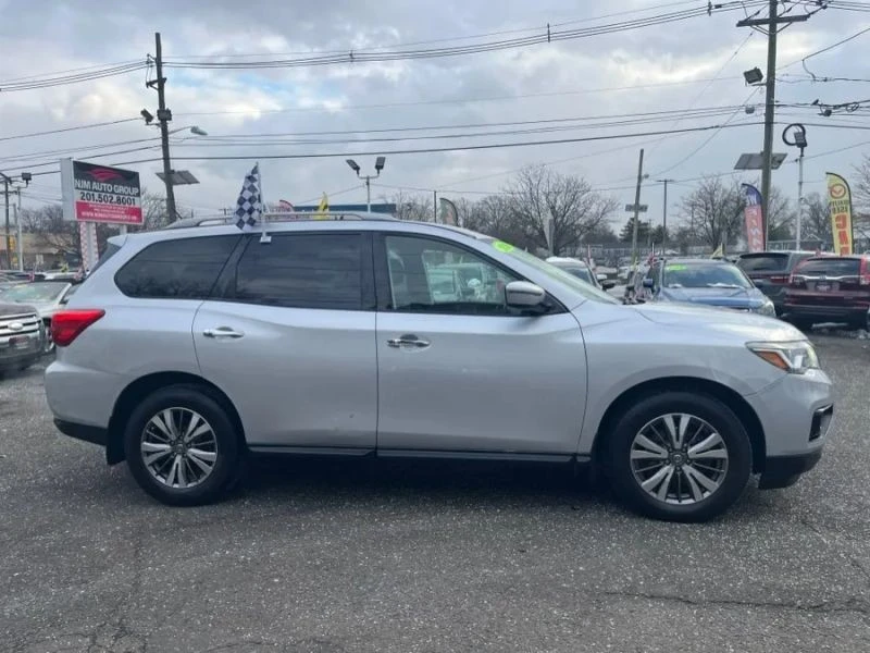 2018 Nissan Pathfinder 4th Gen - Image 4 of 12