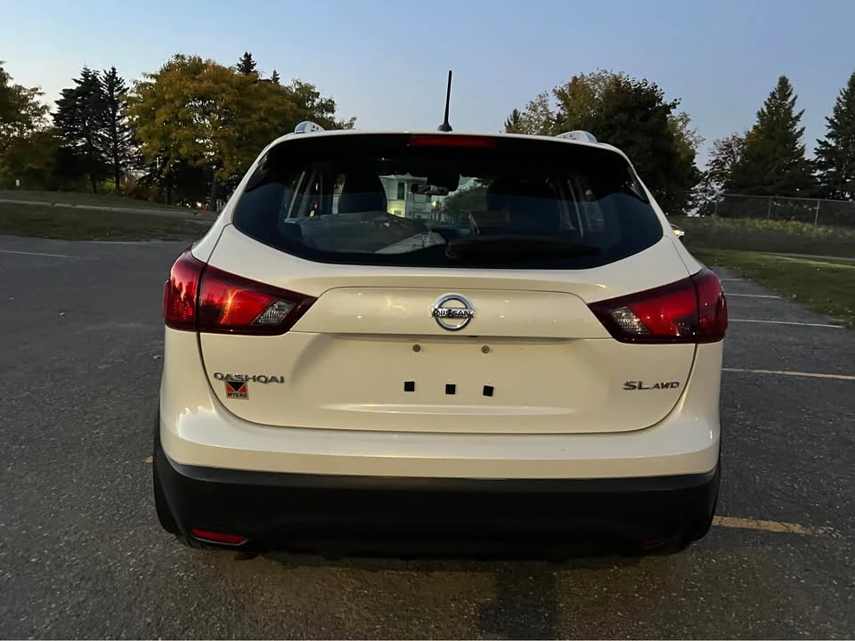 2018 Nissan - Image 7 of 18