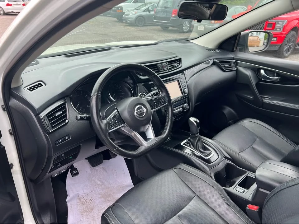 2018 Nissan - Image 9 of 18
