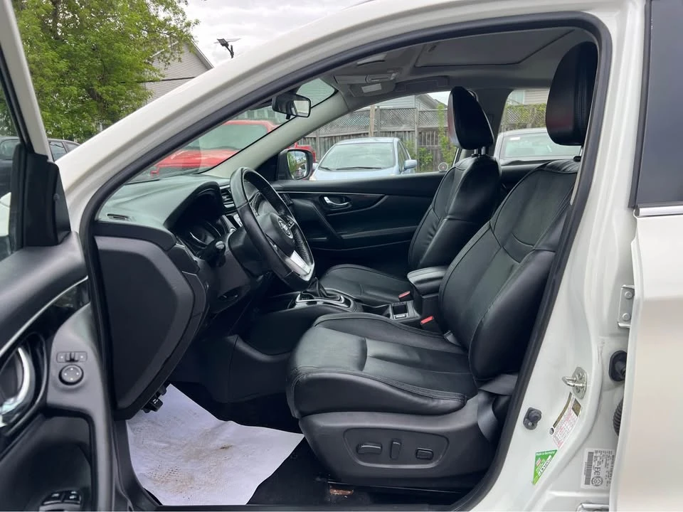 2018 Nissan - Image 10 of 18