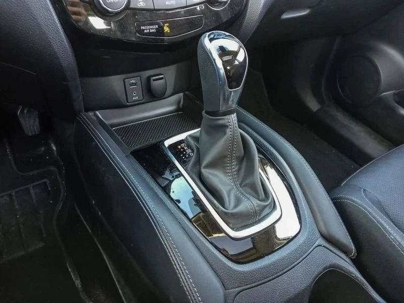 2018 Nissan Rogue - Image 12 of 19