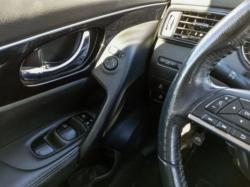 2018 Nissan Rogue - Image 11 of 19