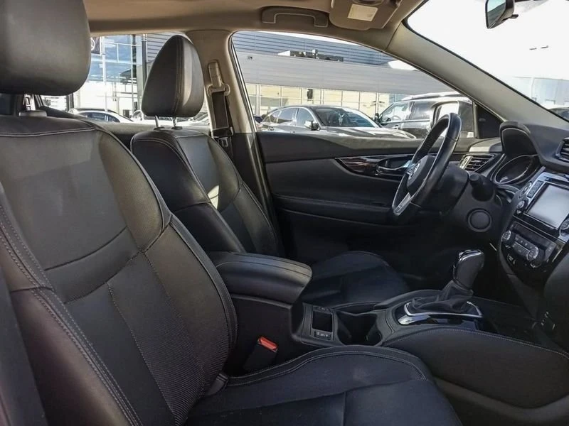 2018 Nissan Rogue - Image 16 of 19