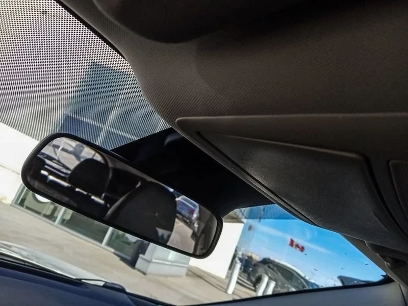 2018 Nissan Rogue - Image 15 of 19