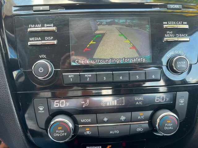 2018 Nissan Rogue - Image 15 of 20