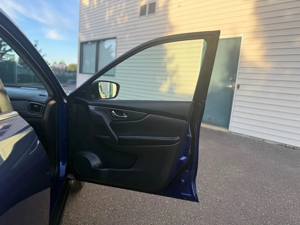 2018 Nissan Rogue - Image 15 of 16