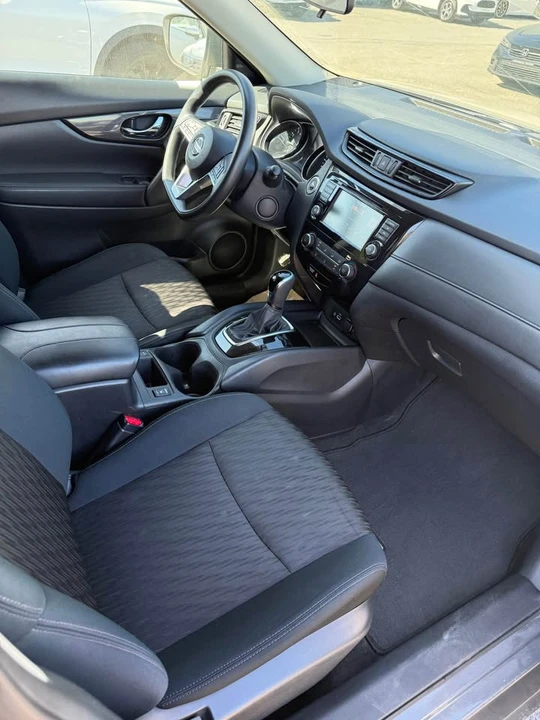 2018 Nissan Rogue - Image 5 of 14