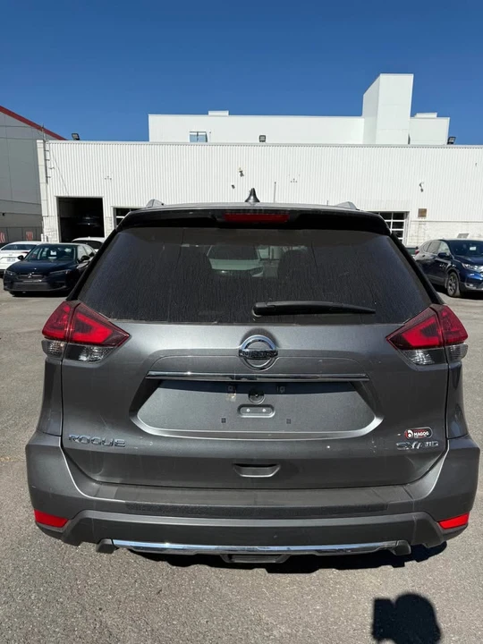 2018 Nissan Rogue - Image 9 of 14