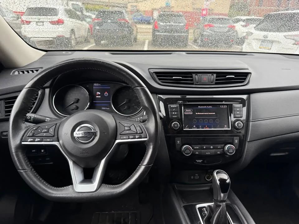 2018 Nissan Rogue - Image 11 of 16