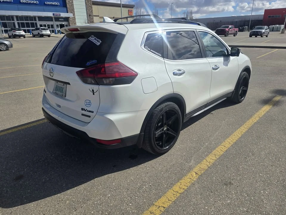 2018 Nissan Rogue - Image 2 of 4