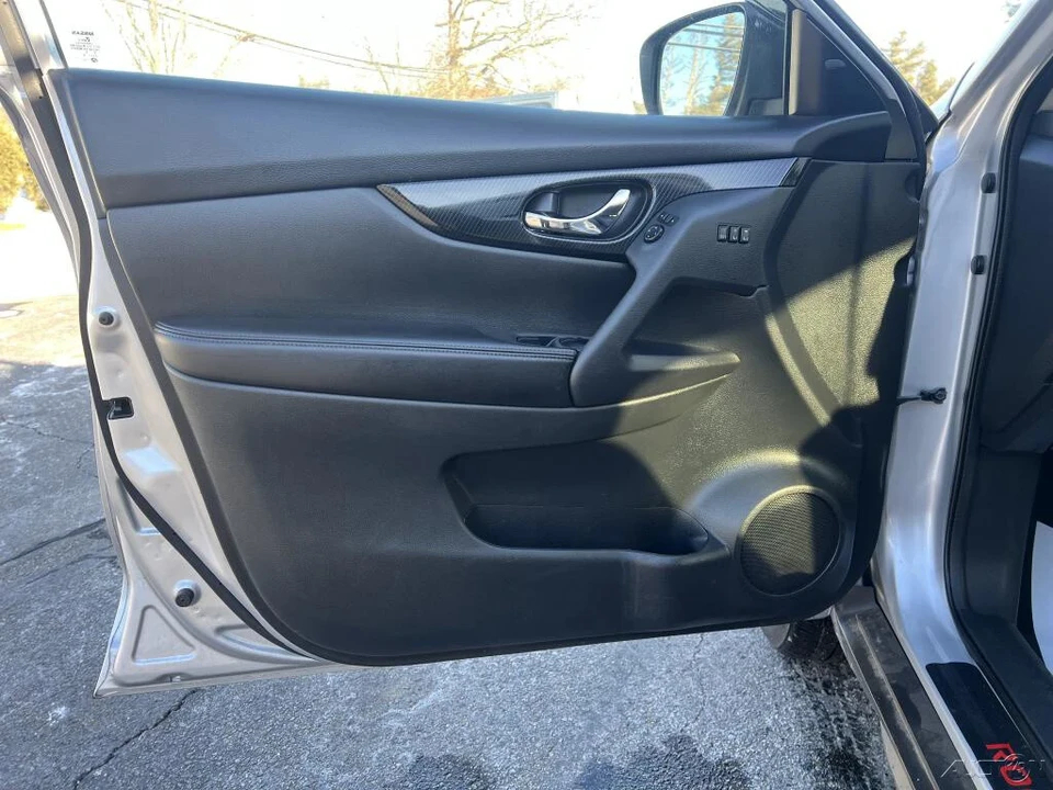 2018 Nissan Rogue - Image 11 of 12