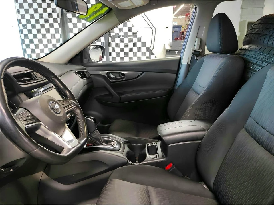 2018 Nissan Rogue - Image 9 of 15
