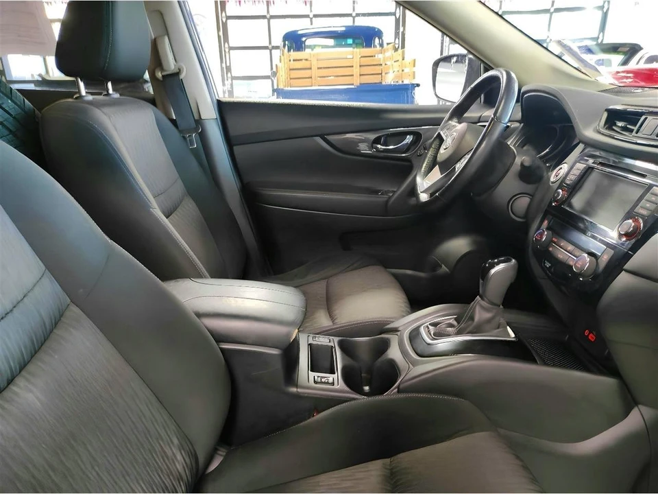 2018 Nissan Rogue - Image 13 of 15