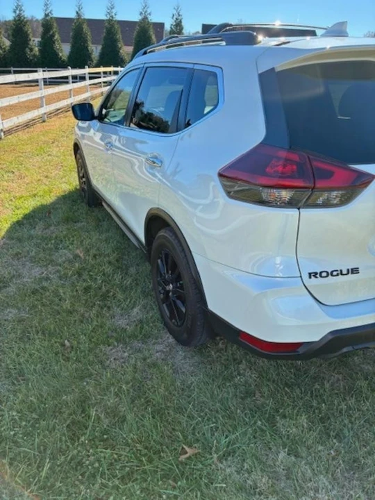2018 Nissan Rogue - Image 4 of 19