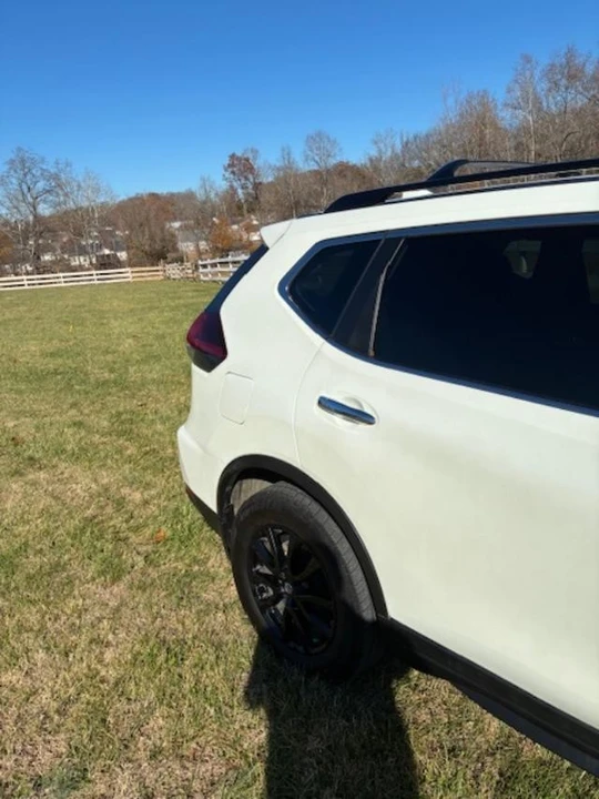 2018 Nissan Rogue - Image 11 of 19