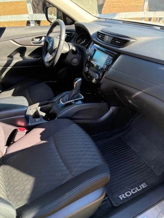 2018 Nissan Rogue - Image 10 of 19