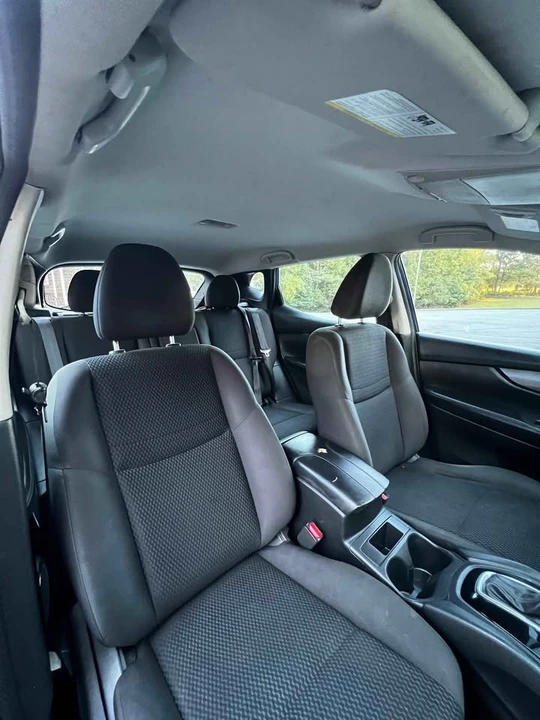 2018 Nissan Rogue - Image 17 of 20