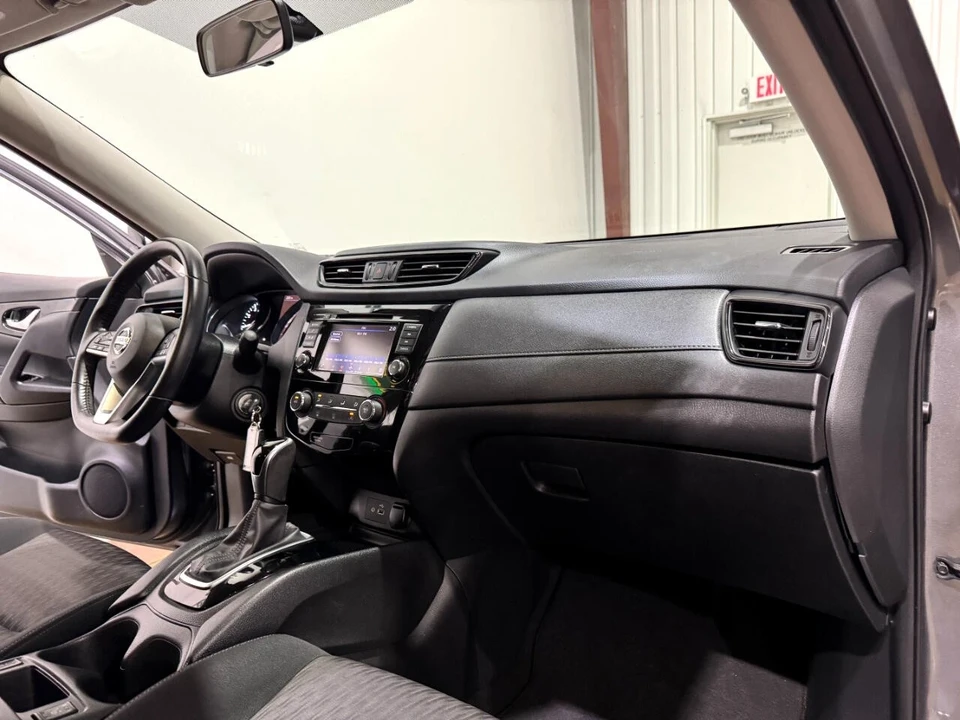2018 Nissan Rogue - Image 10 of 12