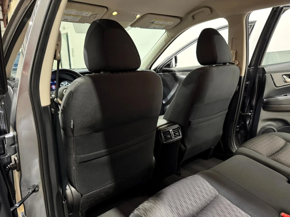 2018 Nissan Rogue - Image 17 of 21