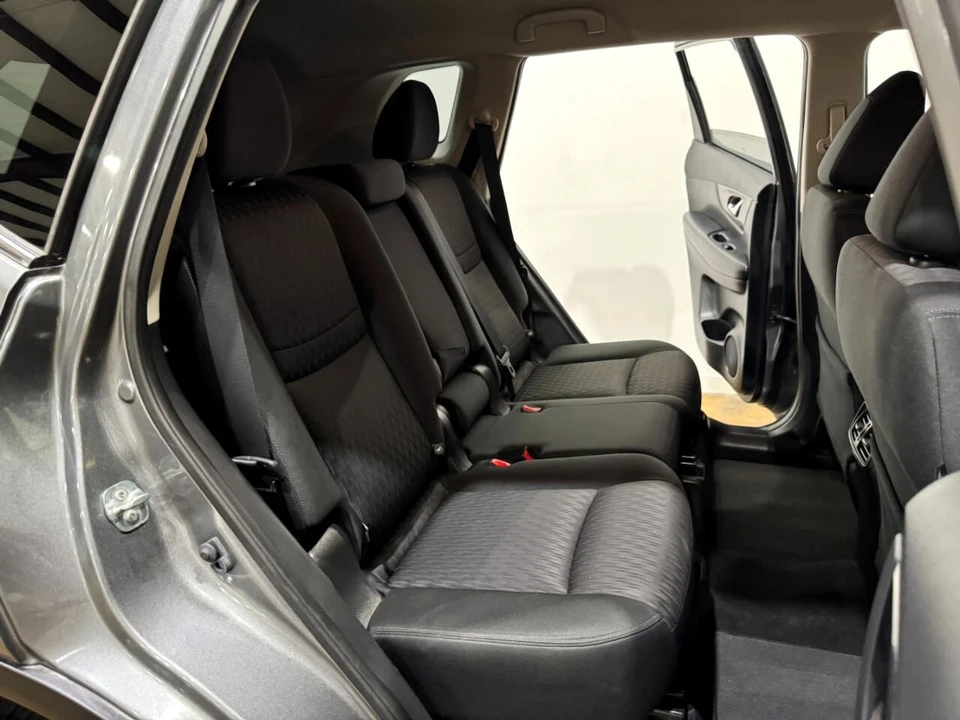 2018 Nissan Rogue - Image 14 of 21