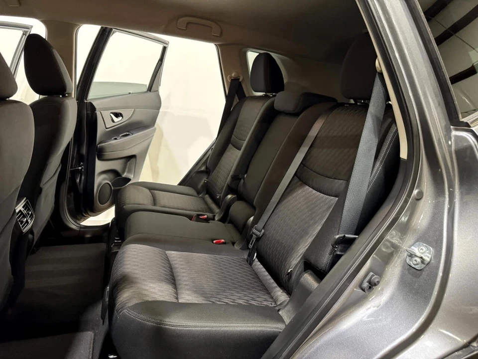2018 Nissan Rogue - Image 15 of 21