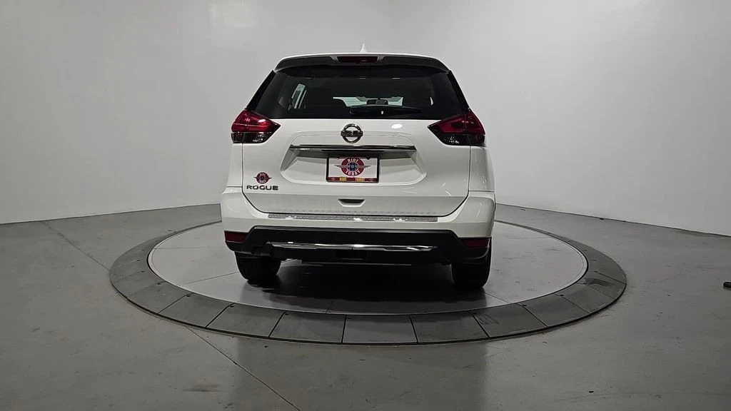 2018 Nissan Rogue - Image 4 of 12