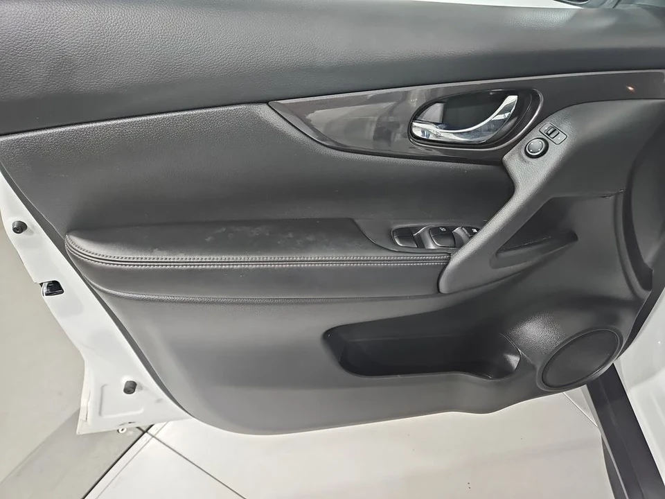 2018 Nissan Rogue - Image 11 of 12