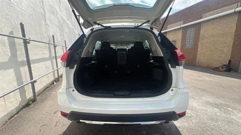 2018 Nissan Rogue - Image 9 of 12