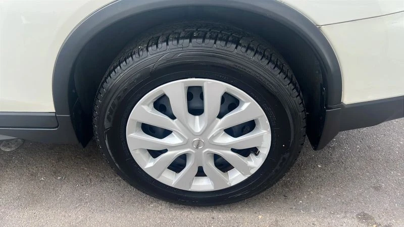2018 Nissan Rogue - Image 10 of 12