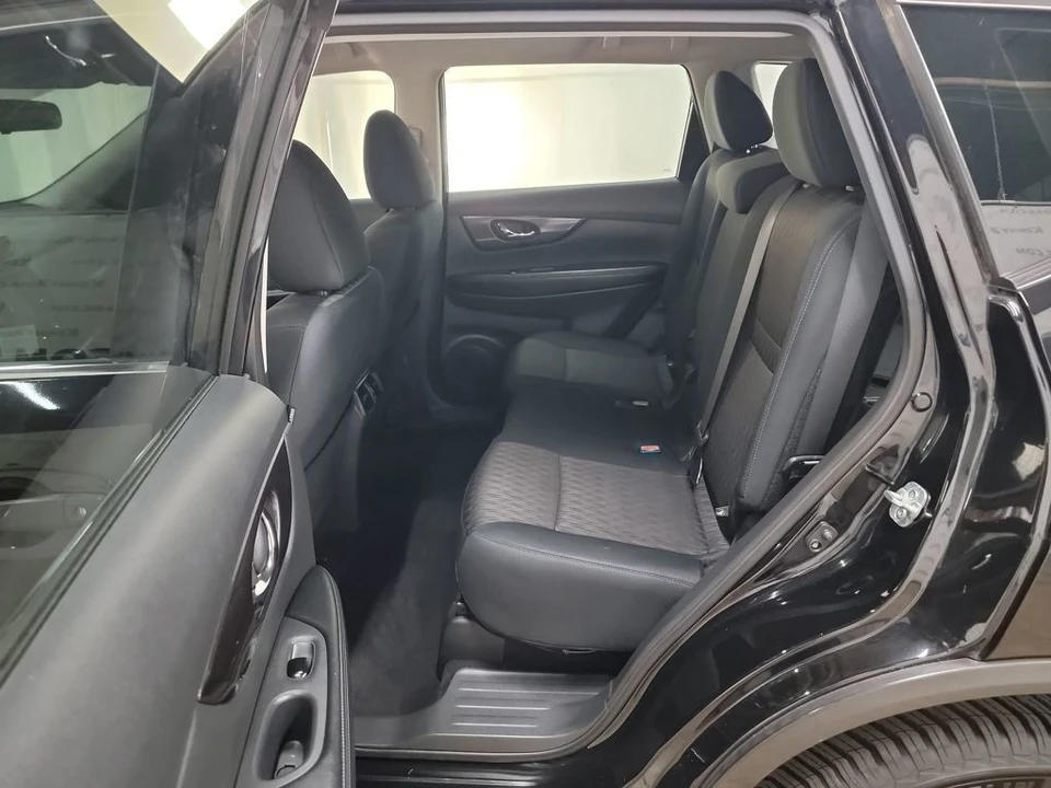 2018 Nissan Rogue - Image 10 of 12