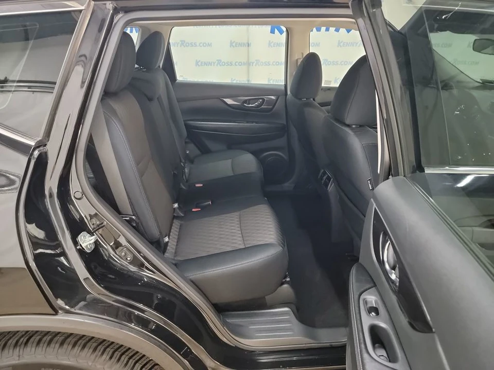 2018 Nissan Rogue - Image 11 of 12