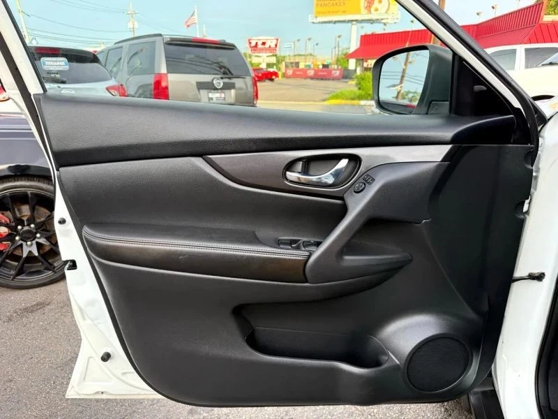 2018 Nissan Rogue - Image 11 of 12