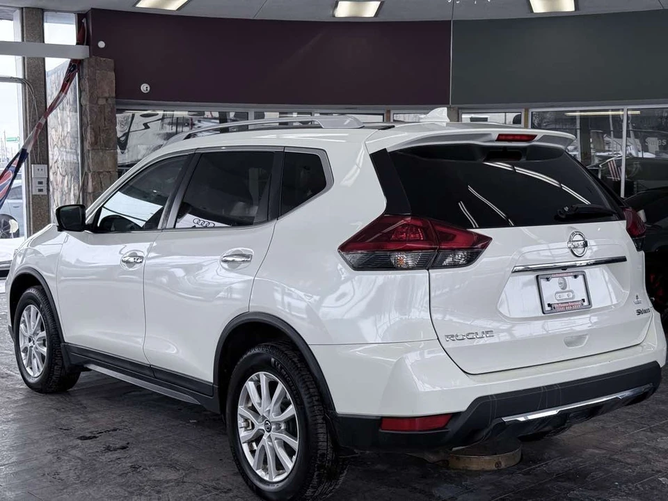 2018 Nissan Rogue - Image 10 of 12