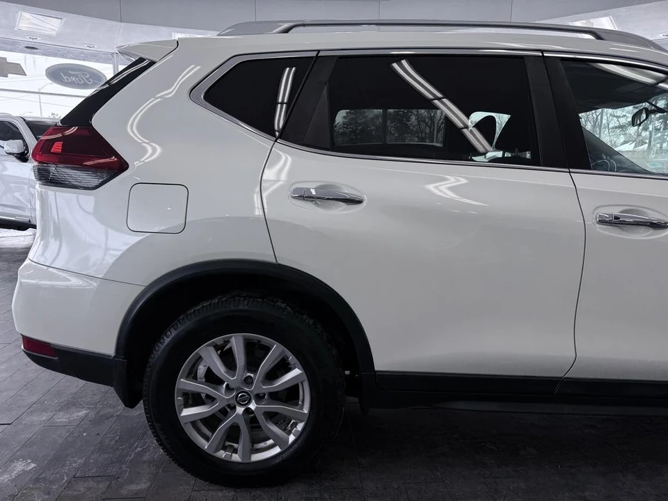 2018 Nissan Rogue - Image 6 of 12