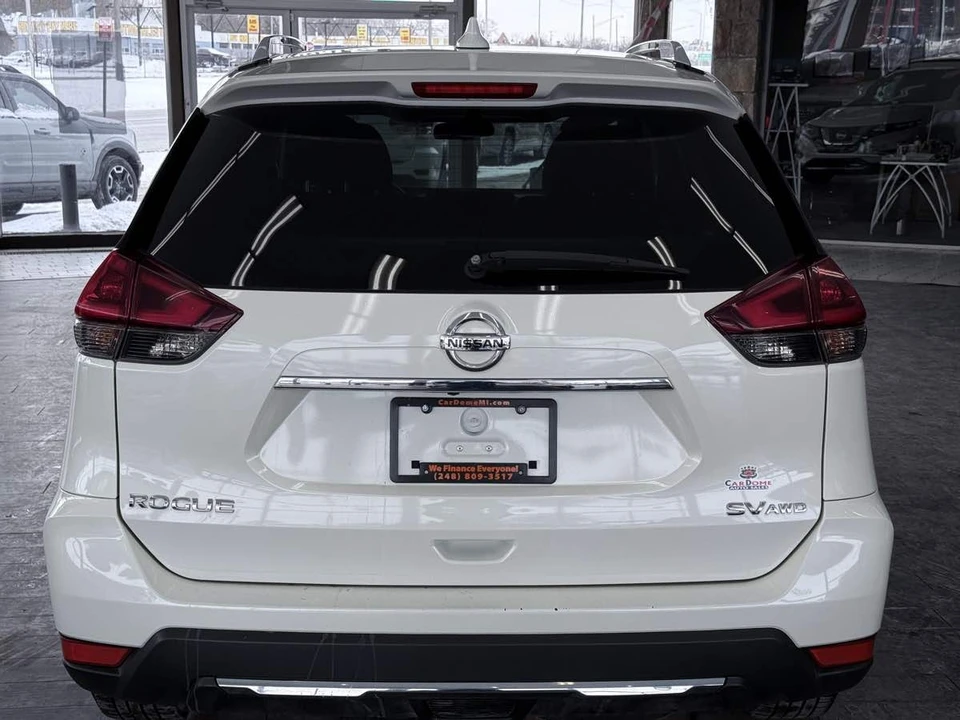 2018 Nissan Rogue - Image 11 of 12